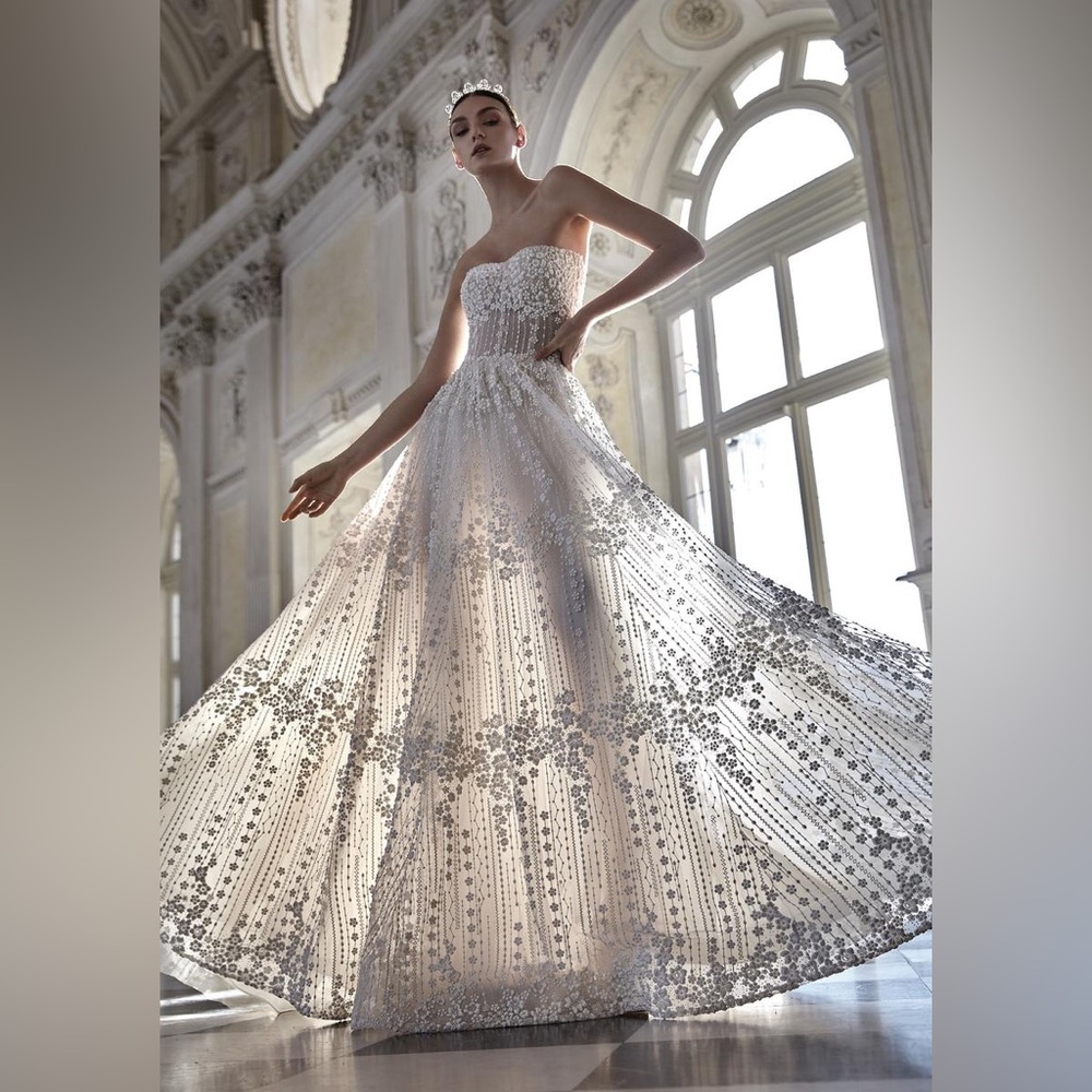 (Never Worn) Pronovias Lucrezia OffWhite Glitter Tulle - Size 4 (Video attached)